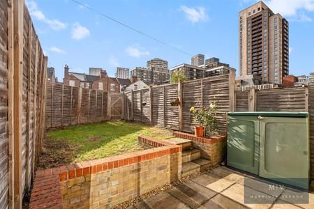 4 bedroom End of terrace house for sale in Oval Road, Croydon
