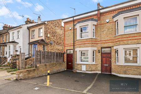 4 bedroom End of terrace house for sale in Oval Road, Croydon