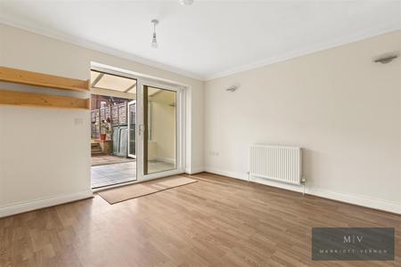 4 bedroom End of terrace house for sale in Oval Road, Croydon
