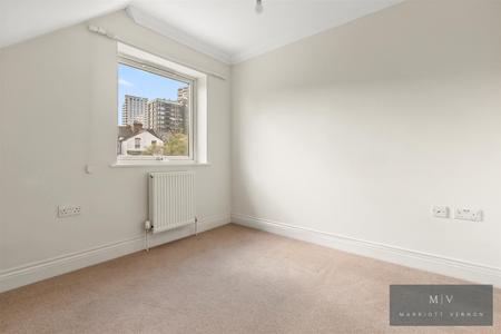 4 bedroom End of terrace house for sale in Oval Road, Croydon