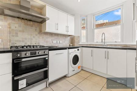 4 bedroom End of terrace house for sale in Oval Road, Croydon