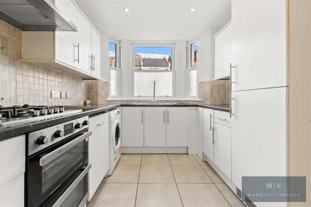 4 bedroom End of terrace house for sale in Oval Road, Croydon