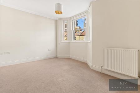 4 bedroom End of terrace house for sale in Oval Road, Croydon