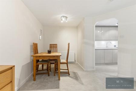2 bedroom Flat for sale in Haling Park Road, South Croydon