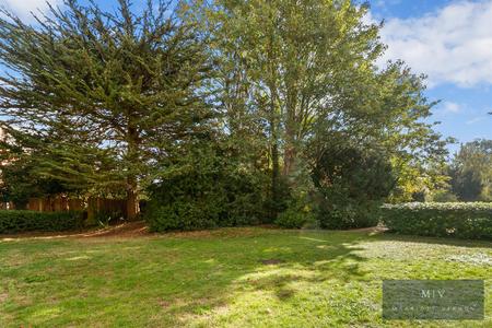 2 bedroom Flat for sale in Haling Park Road, South Croydon