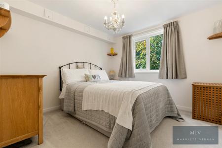2 bedroom Flat for sale in Haling Park Road, South Croydon