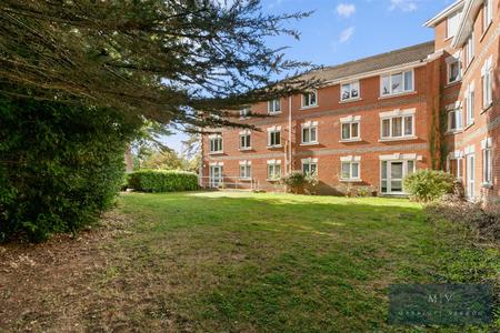 2 bedroom Flat for sale in Haling Park Road, South Croydon