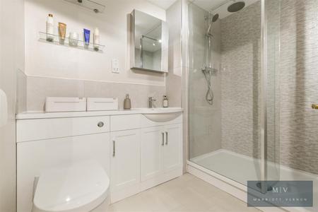 2 bedroom Flat for sale in Haling Park Road, South Croydon
