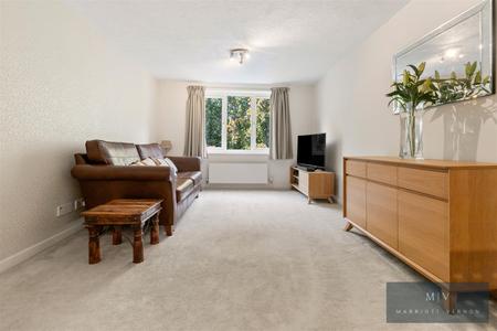 2 bedroom Flat for sale in Haling Park Road, South Croydon