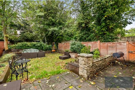 2 bedroom Flat for sale in Campden Road, South Croydon