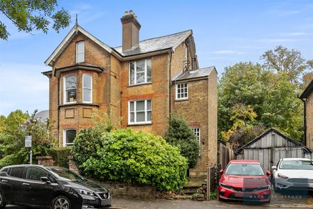 2 bedroom Flat for sale in Campden Road, South Croydon