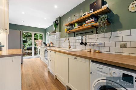 2 bedroom Flat for sale in Campden Road, South Croydon