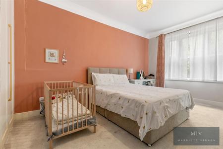 2 bedroom Flat for sale in Campden Road, South Croydon