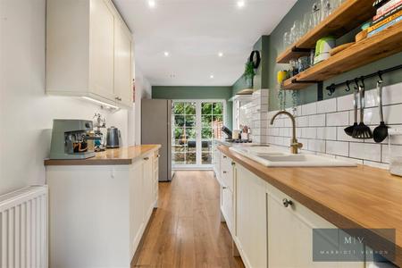 2 bedroom Flat for sale in Campden Road, South Croydon