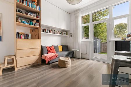 1 bedroom Flat for sale in St. Augustines Avenue, South Croydon