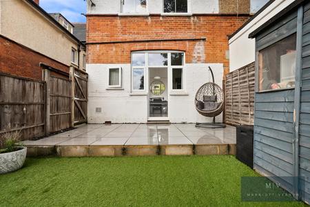 1 bedroom Flat for sale in St. Augustines Avenue, South Croydon