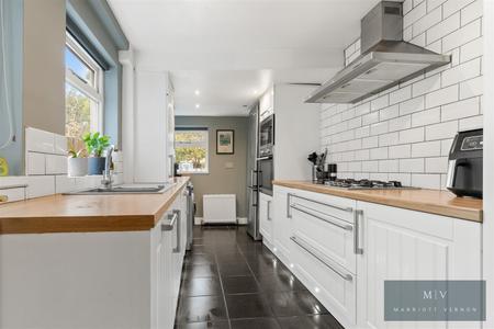 2 bedroom Terraced House for sale in Jarvis Road, South Croydon