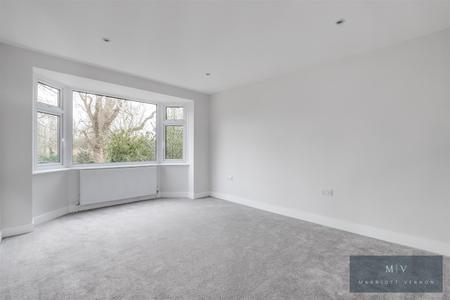 3 bedroom Semi-detached house for sale in Chelsham Road, Warlingham