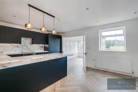 3 bedroom Semi-detached house for sale in Chelsham Road, Warlingham