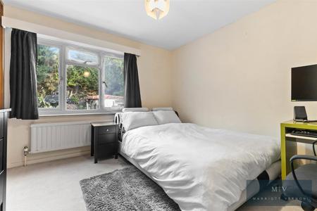 4 bedroom Link detached house for sale in Roxton Gardens, Croydon