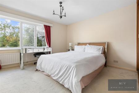 4 bedroom Link detached house for sale in Roxton Gardens, Croydon