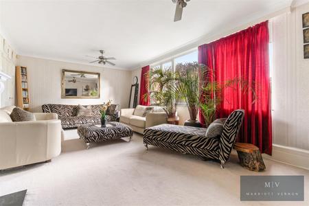 4 bedroom Link detached house for sale in Roxton Gardens, Croydon