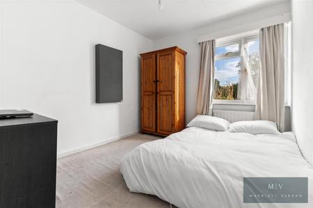 4 bedroom Link detached house for sale in Roxton Gardens, Croydon