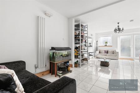 4 bedroom Link detached house for sale in Roxton Gardens, Croydon