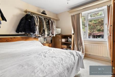 4 bedroom Link detached house for sale in Roxton Gardens, Croydon