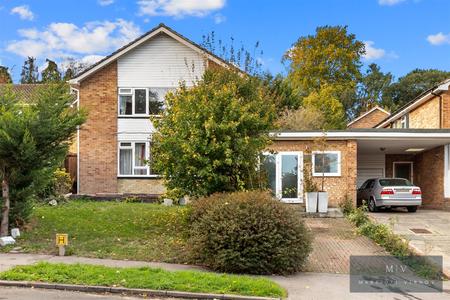 4 bedroom Link detached house for sale in Roxton Gardens, Croydon