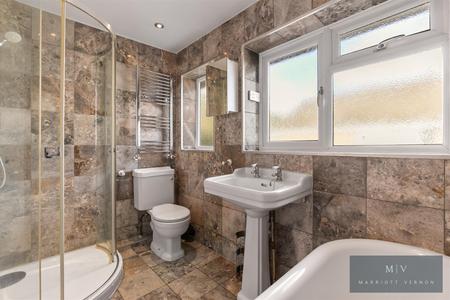 4 bedroom Link detached house for sale in Roxton Gardens, Croydon