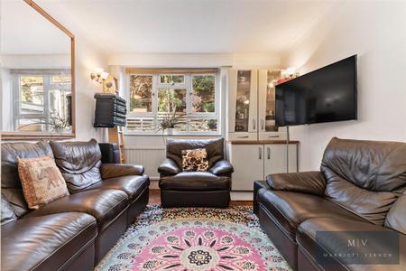4 bedroom Link detached house for sale in Roxton Gardens, Croydon