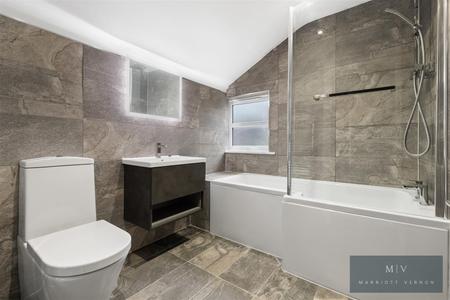2 bedroom Flat to let in Brighton Road, South Croydon