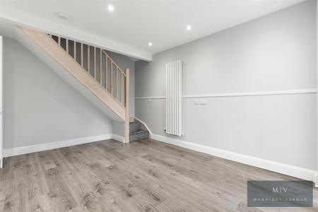 2 bedroom Flat to let in Brighton Road, South Croydon