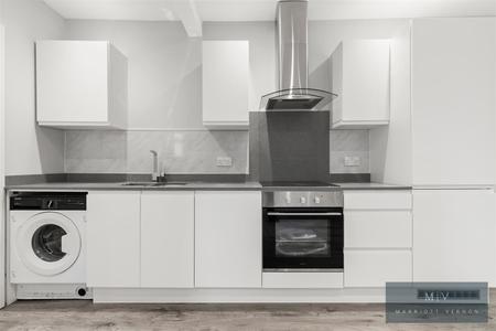 2 bedroom Flat to let in Brighton Road, South Croydon