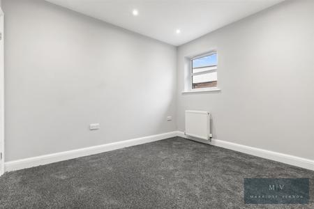 2 bedroom Flat to let in Brighton Road, South Croydon
