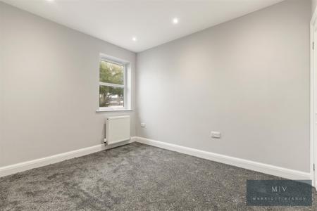 2 bedroom Flat to let in Brighton Road, South Croydon