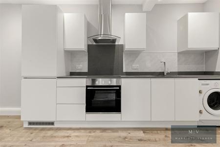 2 bedroom Flat to let in Brighton Road, South Croydon