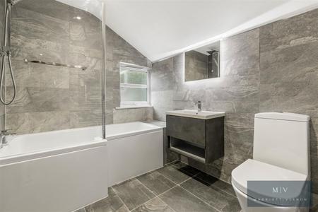 2 bedroom Flat to let in Brighton Road, South Croydon