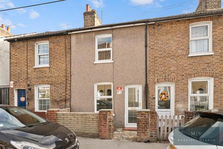 2 bedroom House to let in Queen Street, Croydon