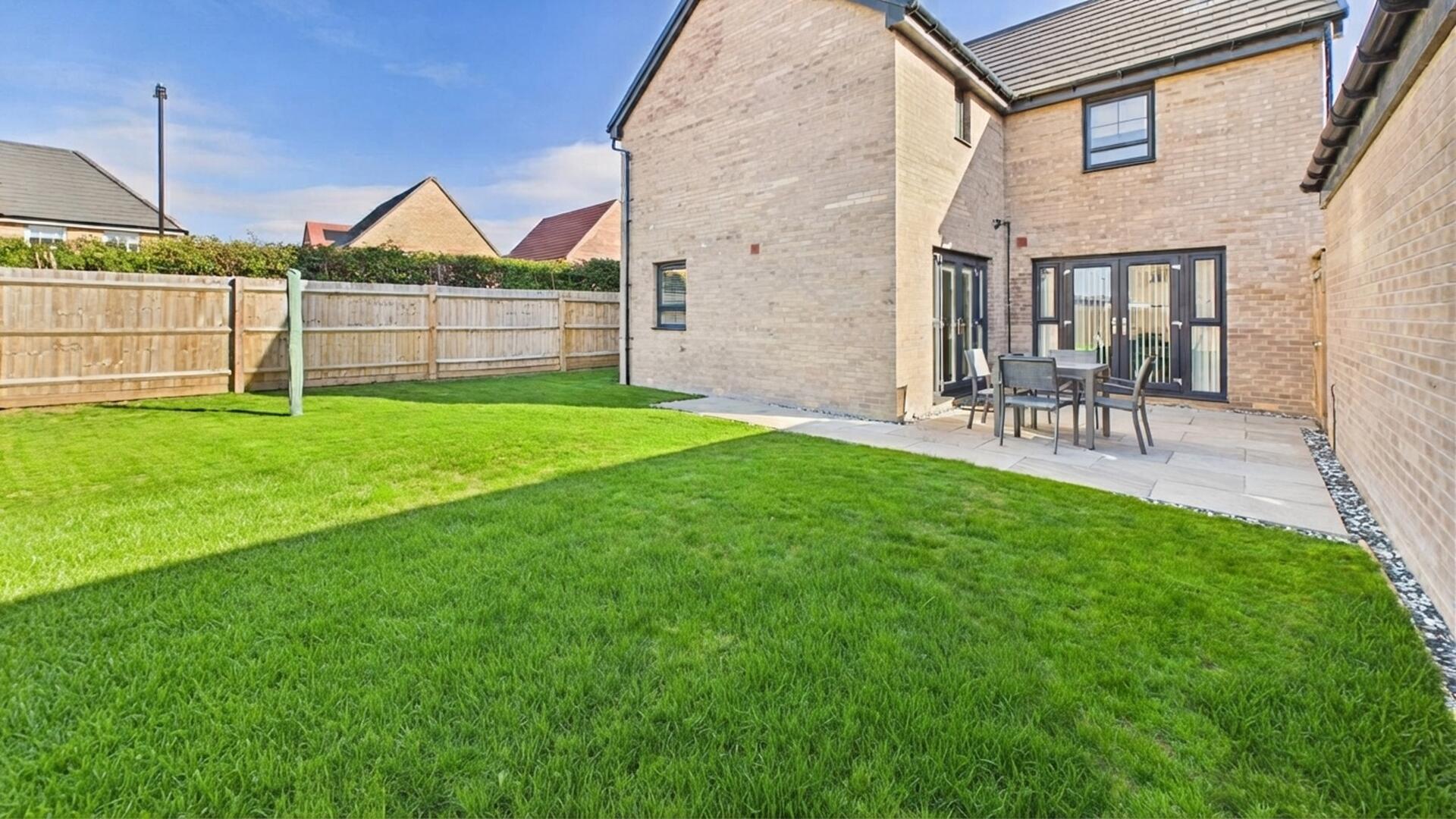 Wand Avenue, Bourne