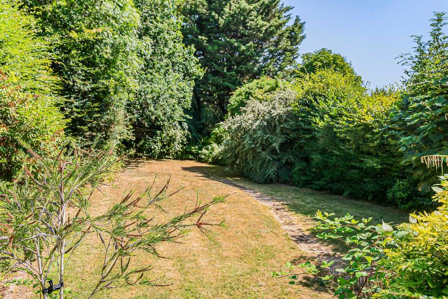 Sutherland Avenue, Cuffley