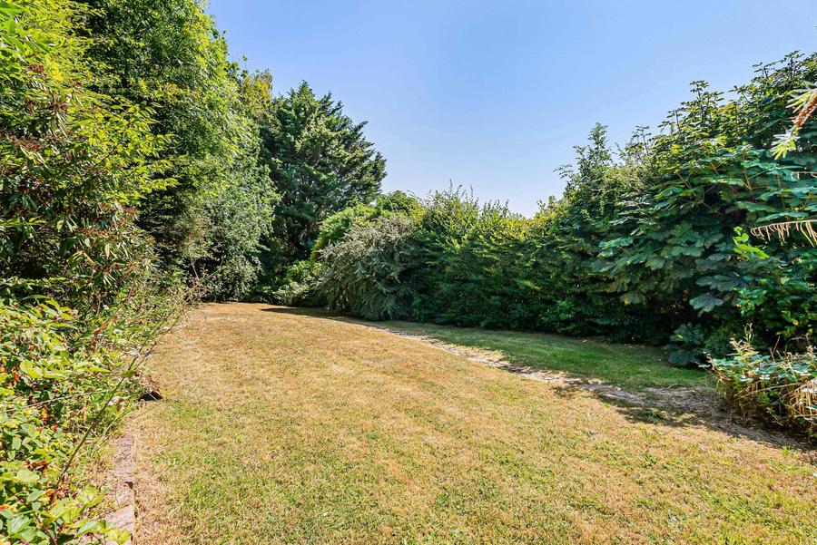 Sutherland Avenue, Cuffley