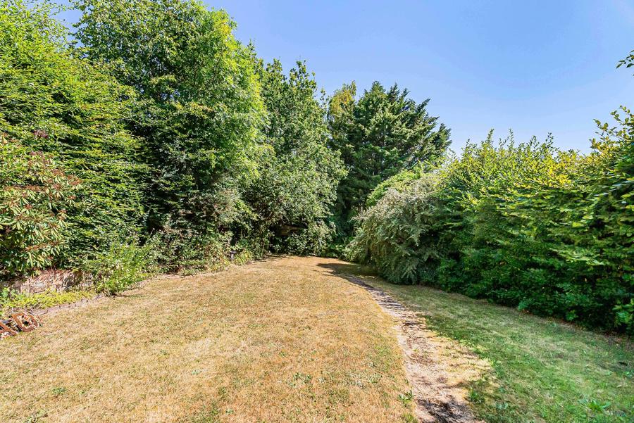Sutherland Avenue, Cuffley