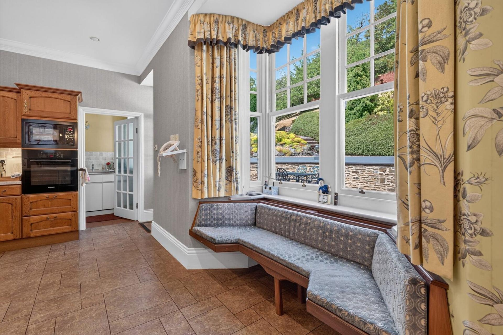 Character Property for sale with 5 bedrooms, Llanbadarn Road ...