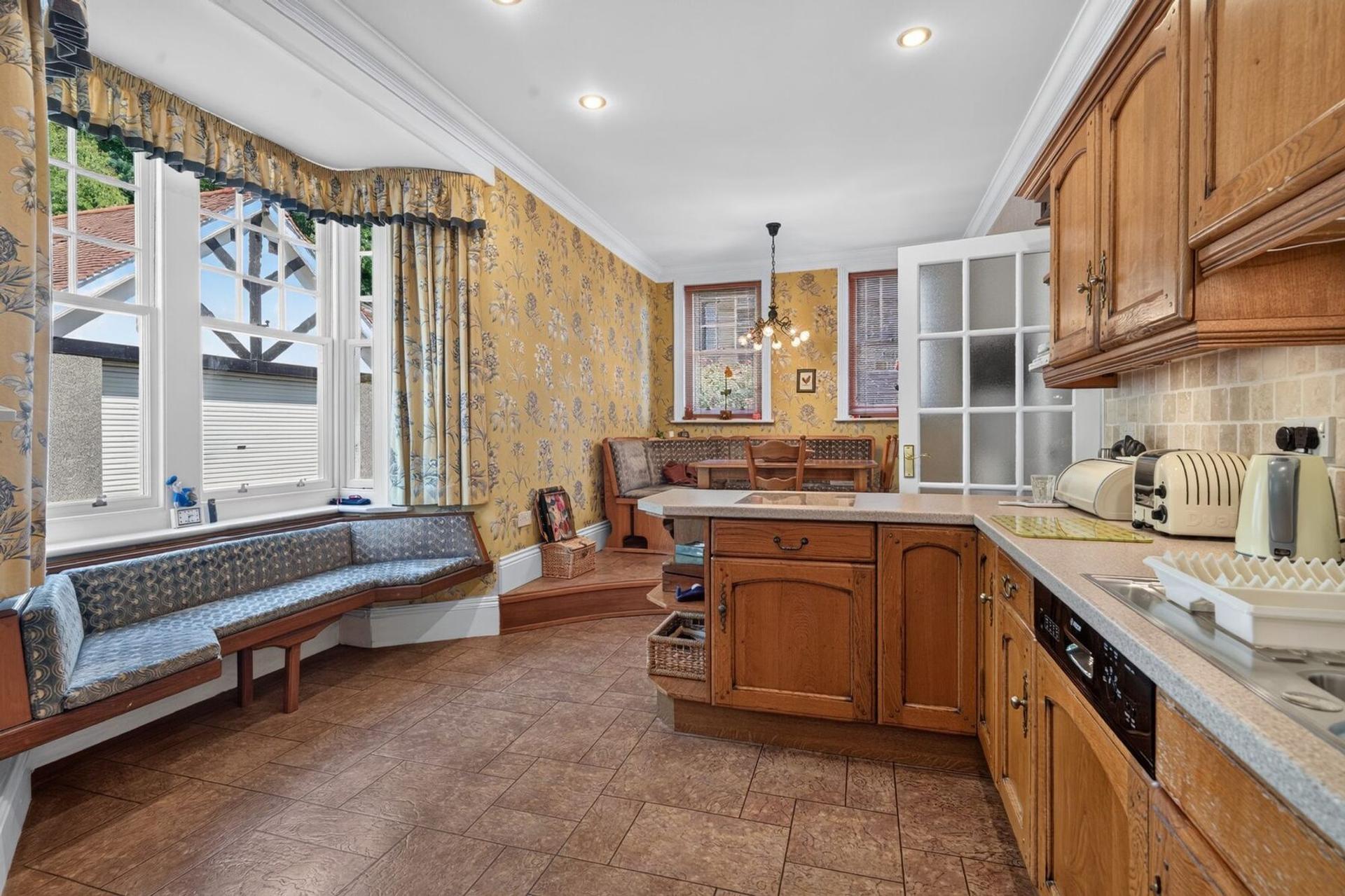 Character Property for sale with 5 bedrooms, Llanbadarn Road ...
