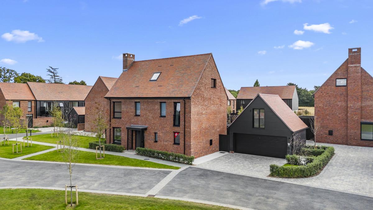 8 Rd 6893 Detached House for sale with 4 bedrooms, Horsham Road Alfold, Cranleigh ...