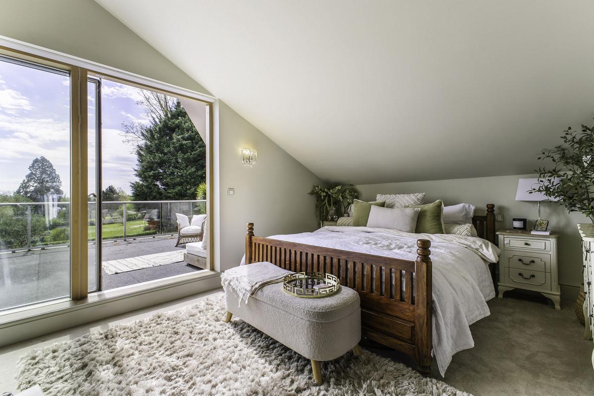 8 Rd 6893 Country House for sale with 4 bedrooms, Petworth Road Chiddingfold ...