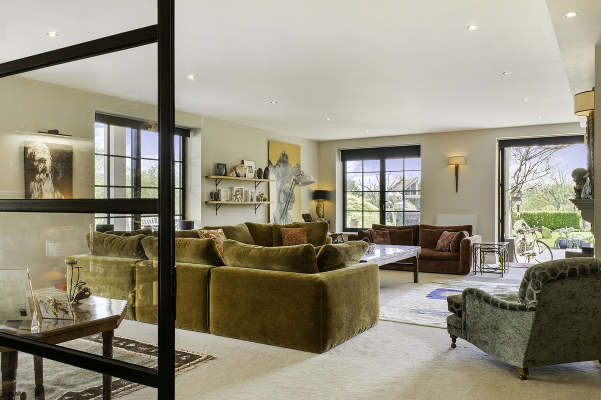 8 Rd 6893 Country House for sale with 4 bedrooms, Petworth Road Chiddingfold ...