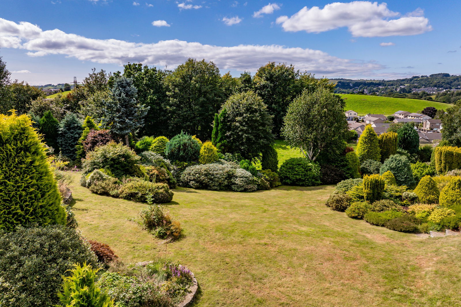 Detached House for sale with 4 bedrooms, The Conifers, Parkside Road ...